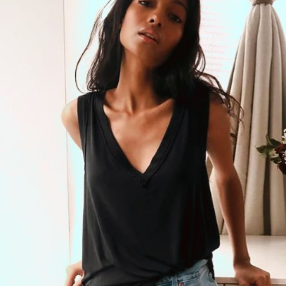 ARITZIA Elegant Black V Neck